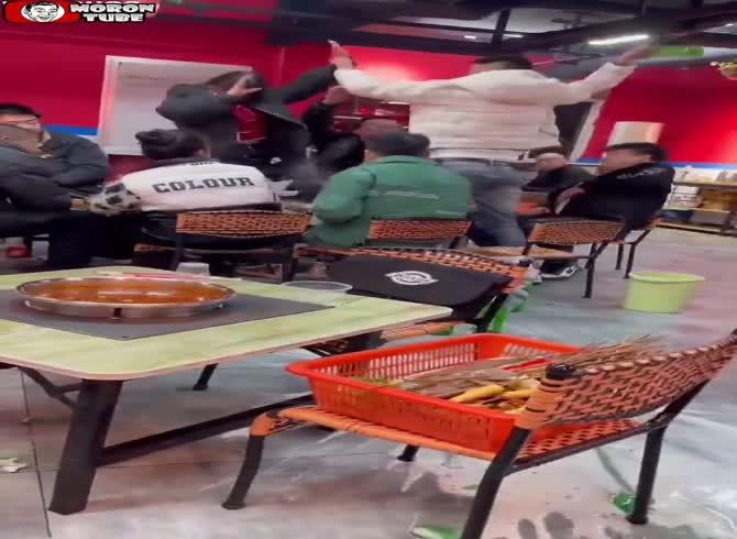 Video :A bottle brawl in a Chinese restaurant